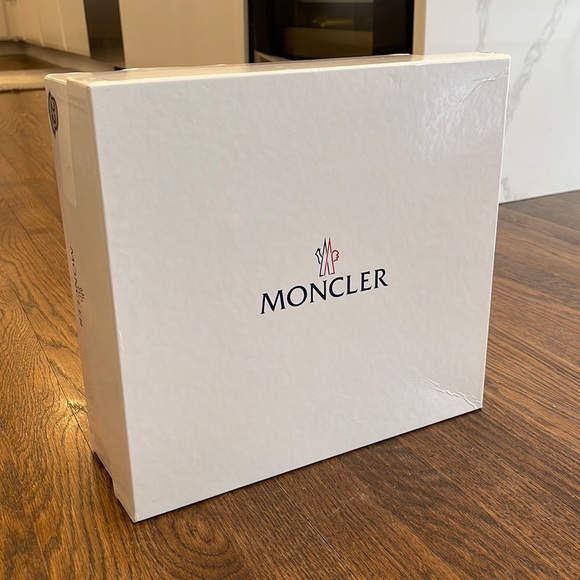 Moncler white shoe box - Picture 2 of 13
